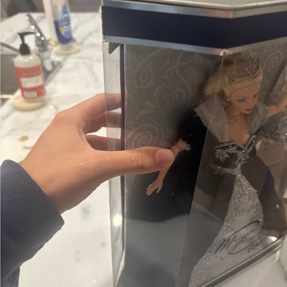 Barbie Special Edition in Blue and Silver Gown - Picture 7 of 8